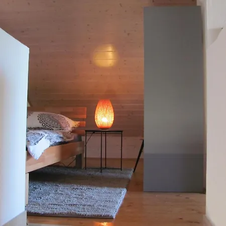 #4 Offenes Galeriezimmer Mit 2 Betten ,balkon, Gemeinschaftsbad, Airport Nah,freies W-lan Проживание в семье Trunkelsberg