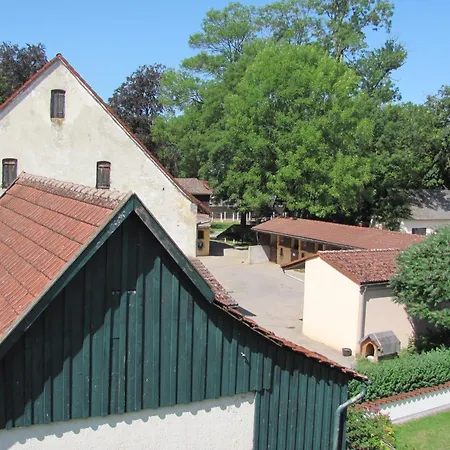 Kwatera prywatna #4 Dachstudiozimmer Mit 2 Betten Und Balkon Mit Wg Bad Airport Nah Freies W-lan Trunkelsberg