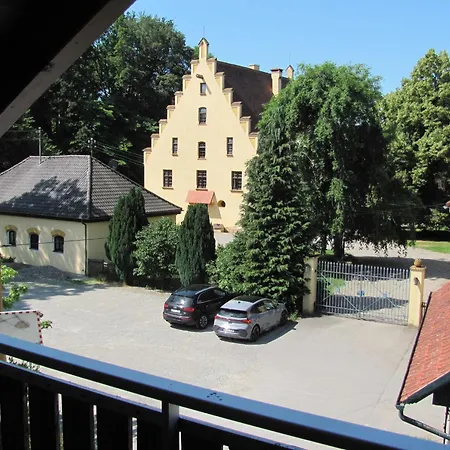 #4 Dachstudiozimmer mit 2 Betten und Balkon mit WG Bad Airport nah freies W-Lan *