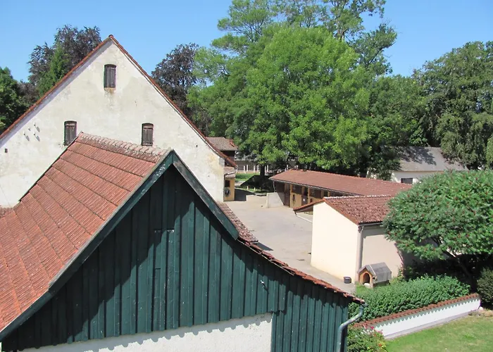 Alloggio in famiglia #4 Dachstudiozimmer Mit 2 Betten Und Balkon Mit Wg Bad Airport Nah Freies W-lan Trunkelsberg