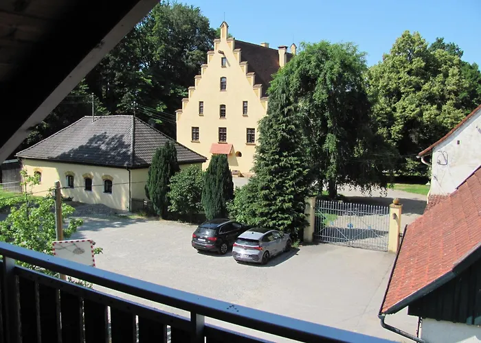 #4 Dachstudiozimmer Mit 2 Betten Und Balkon Mit Wg Bad Airport Nah Freies W-lan *