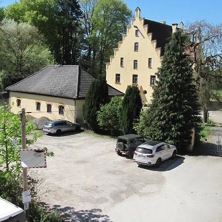#4 Dachstudiozimmer Mit 2 Betten Und Balkon Mit Wg Bad Airport Nah Freies W-lan Privatunterkunft Trunkelsberg